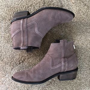 7.5 Dolce Vita Suede Booties